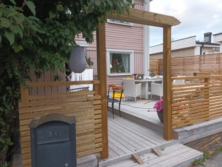 Hjälpte sonen bygga staket. Blev super